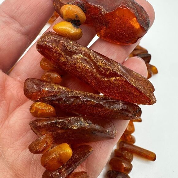 Unbelievable 25" long ALL AMBER graduated chip necklace! - Picture 3 of 12